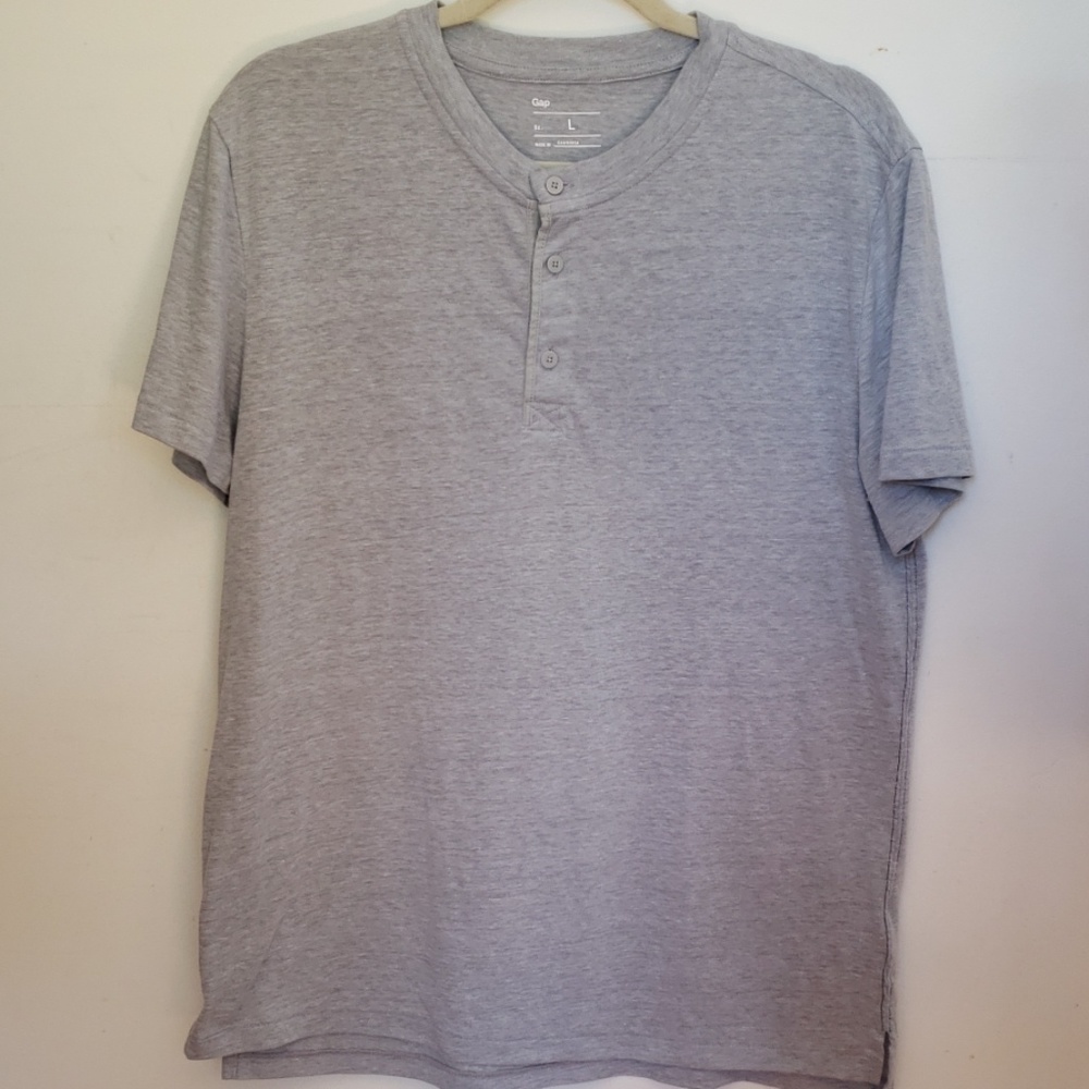 Gap Men's size L short sleeve shirt